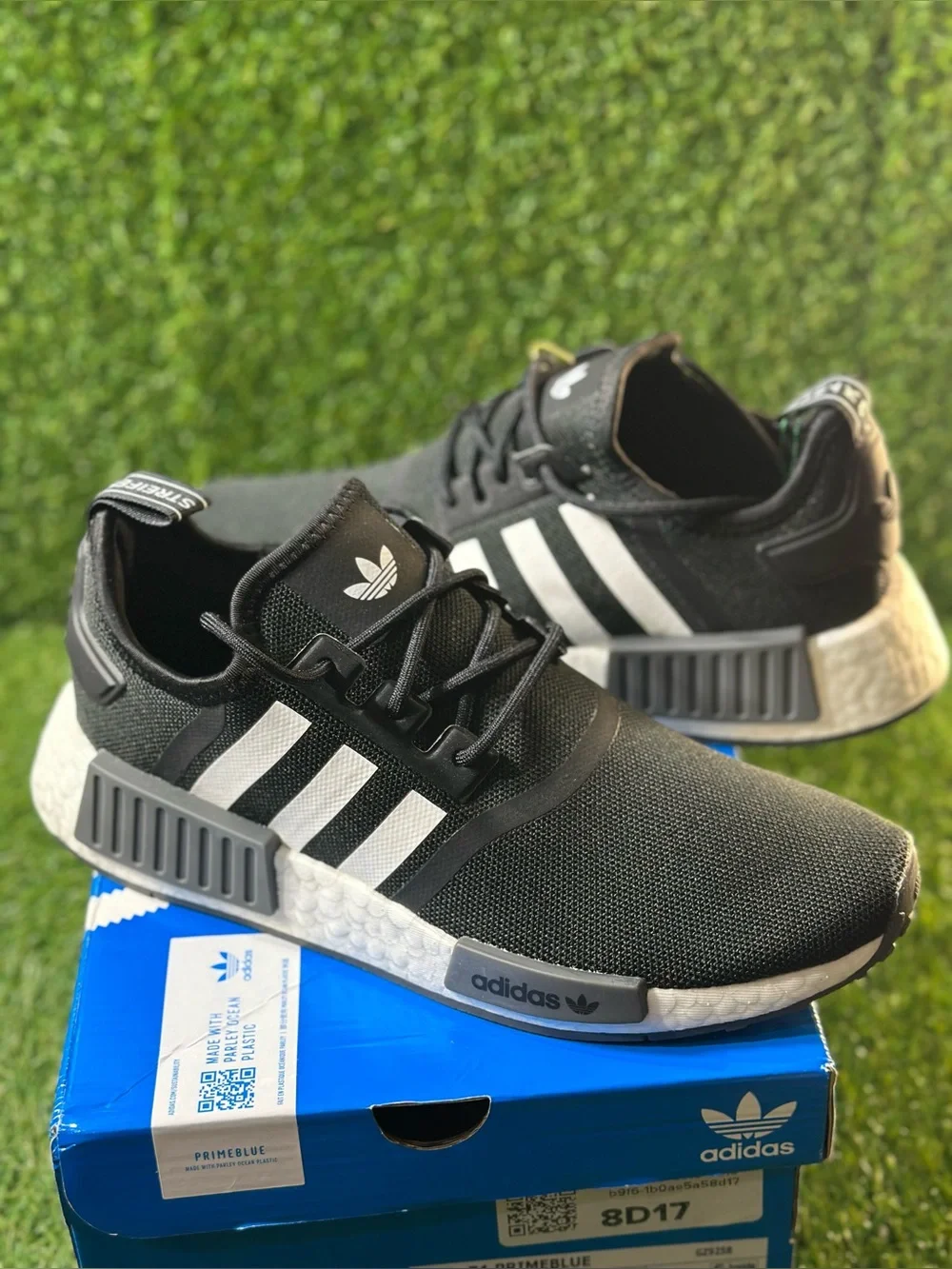 ADIDAS ORIGINALES NMD_R1 PRIMEBLUE ,SIZE 7 MENS, BRAND NEW